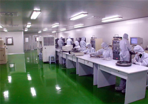 醫(yī)藥制造廠的生產(chǎn)車(chē)間